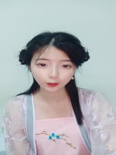 偷拍隔壁妹子洗澡奶子来回晃